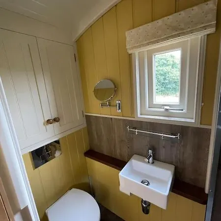 Bathsheba, Luxurious Shepherds Hut Set In Todber A Hamlet Set In Thomas Hardy'S Iconic Rural Dorset Exterior photo