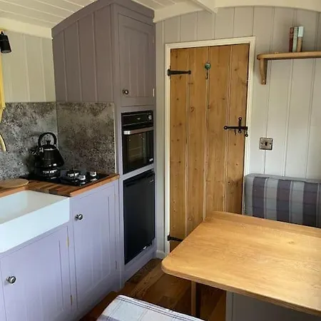 Bathsheba, Luxurious Shepherds Hut Set In Todber A Hamlet Set In Thomas Hardy'S Iconic Rural Dorset Exterior photo