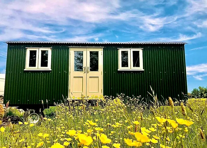 Bathsheba, Luxurious Shepherds Hut Set In Todber A Hamlet Set In Thomas Hardy\'S Iconic Rural Dorset