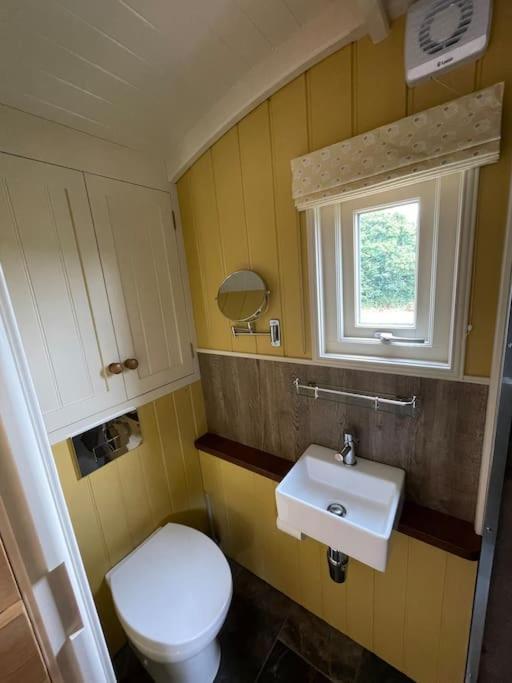 Bathsheba, Luxurious Shepherds Hut Set In A Hamlet Set In Thomas Hardy's Iconic Rural Dorset * Todber