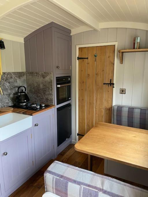 Bathsheba, Luxurious Shepherds Hut Set In A Hamlet Set In Thomas Hardy's Iconic Rural Dorset Todber